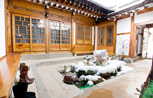 Hanok that harmonizes with the nature 'MuMum Guest House'